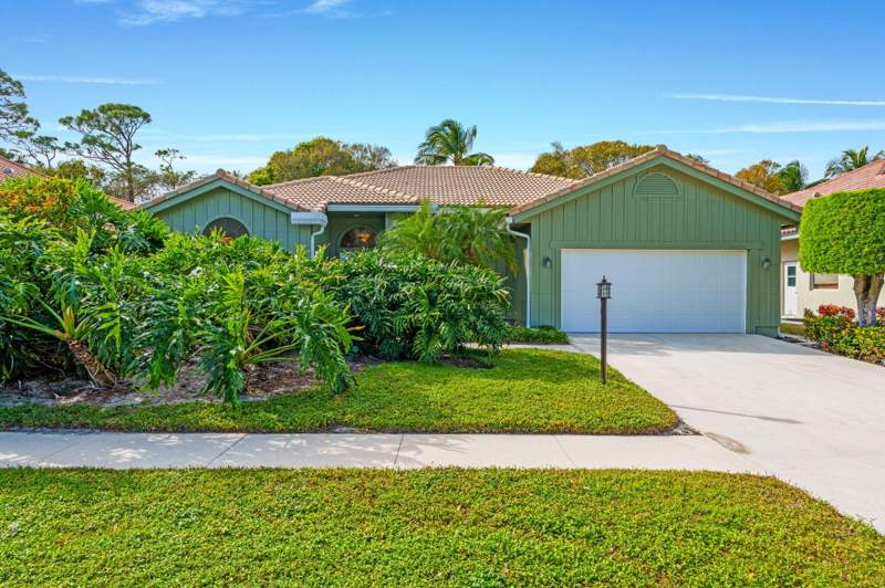 4 bedroom Single Family Residence at 9055 Cypress Hollow Drive, Cypress Hollow, Palm Beach Gardens — photo 3
