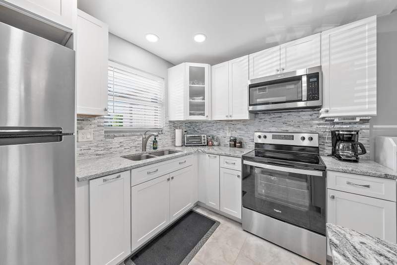 1 bedroom Condominium at 725 Lori Drive #111, Lakeside Village Condo 10, Palm Springs — photo 3