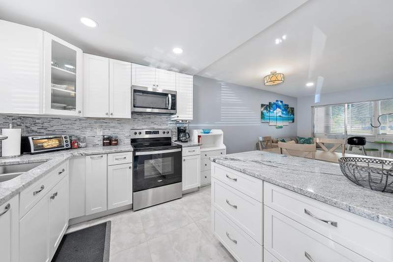 1 bedroom Condominium at 725 Lori Drive #111, Lakeside Village Condo 10, Palm Springs — photo 4