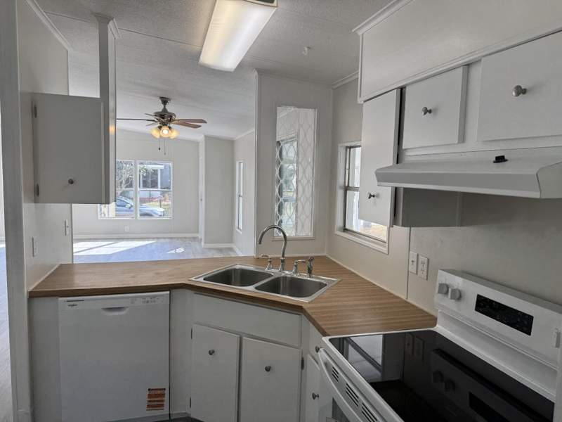 2 bedroom Manufactured Home at 4 San Felipe, Country Club Village, Fort Pierce — photo 4