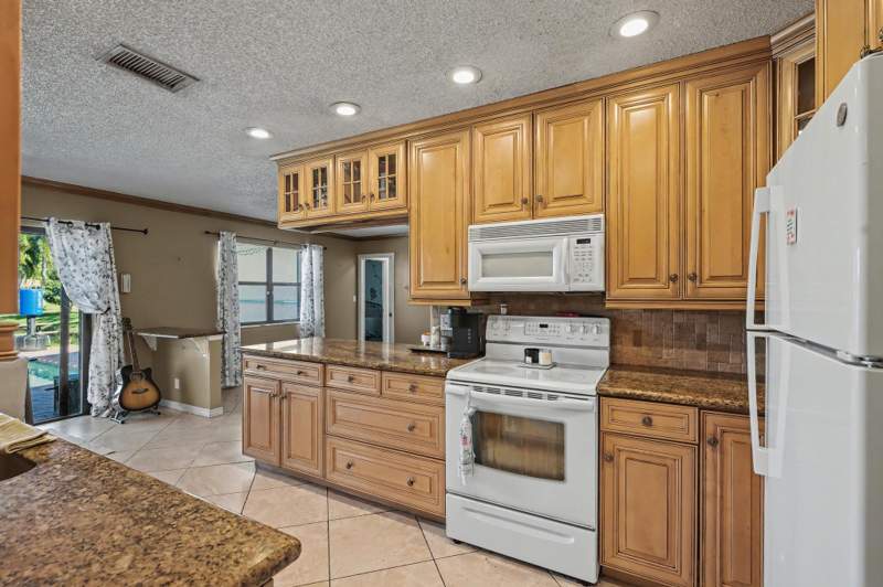 3 bedroom Single Family Residence at 8231 NW 6th Court, Ramblewood South, Coral Springs — photo 3