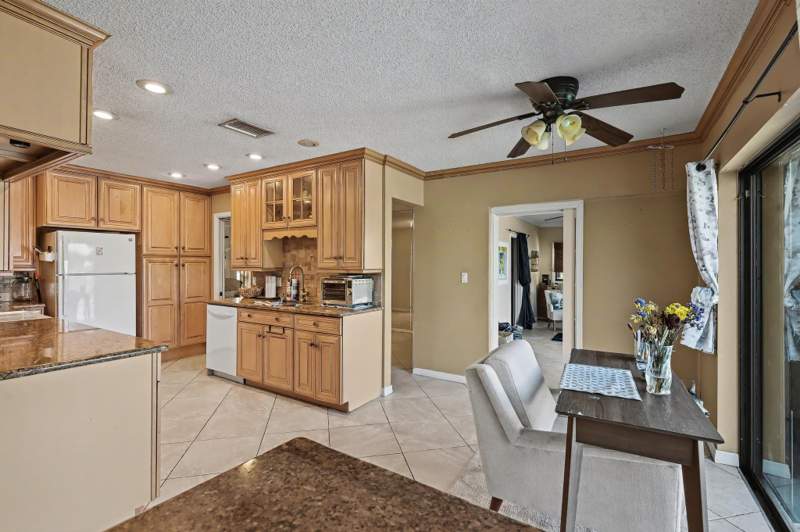 3 bedroom Single Family Residence at 8231 NW 6th Court, Ramblewood South, Coral Springs — photo 4