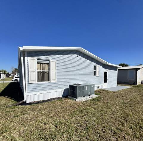 13953 Adelfa Avenue, Fort Pierce FL - photo 7 of 38