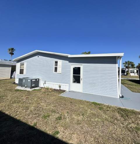 13953 Adelfa Avenue, Fort Pierce FL - photo 8 of 38