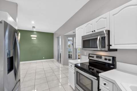 6179 Bear Creek Court, Lake Worth FL - photo 15 of 57