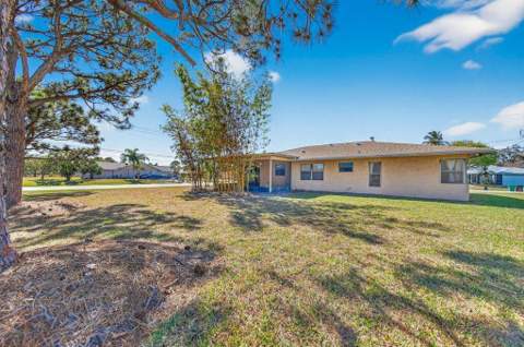 2097 SE Mantua Street, Port St. Lucie FL - photo 19 of 29