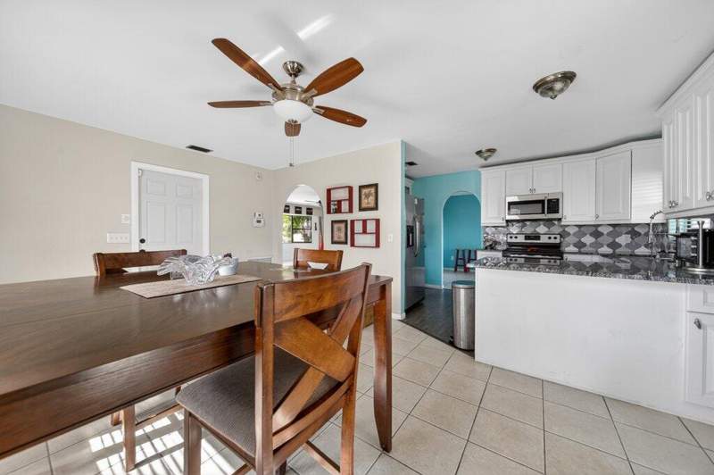 2 bedroom Single Family Residence at 2097 SE Mantua Street, Port St Lucie Section 30, Port St. Lucie — photo 4