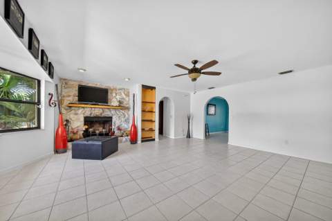 2097 SE Mantua Street, Port St. Lucie FL - photo 8 of 29
