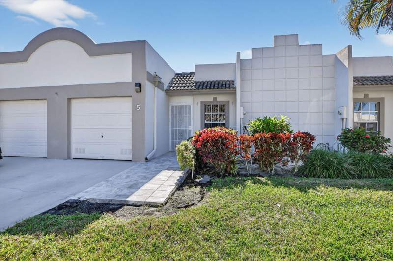2 bedroom Villa at 9110 Fairbanks Lane #5, Town Villas, Boca Raton — photo 2