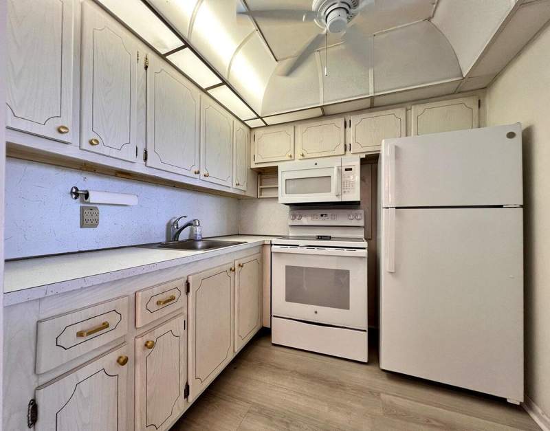 1 bedroom Condominium at 434 Southampton B, Southampton Condo, West Palm Beach — photo 3