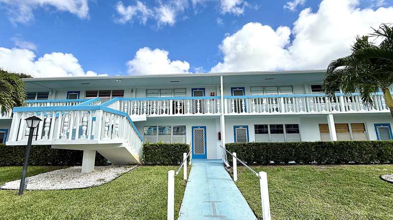 1 bedroom Condominium at 122 Oakridge I, Century Village, Deerfield Beach — photo 1