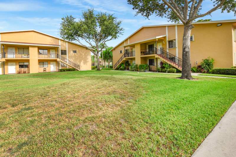 3 bedroom Condominium at 6053 10th 140 Avenue #140, Laurels At Sherwood Condominium, Greenacres — photo 1