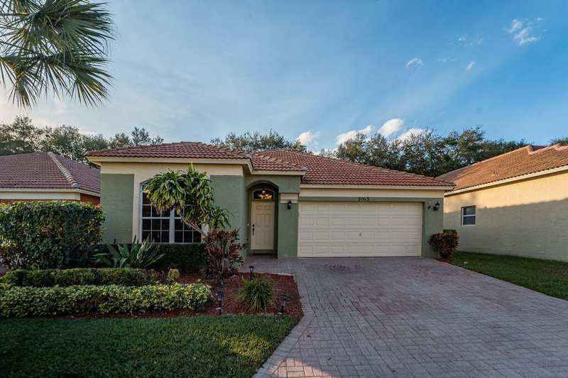 3 bedroom Single Family Residence at 8063 Via Hacienda, Woodbine Par H, Riviera Beach — photo 1