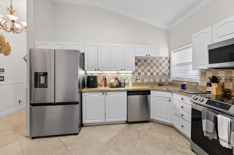 3 bedroom Single Family Residence at 8063 Via Hacienda, Woodbine Par H, Riviera Beach — photo 3