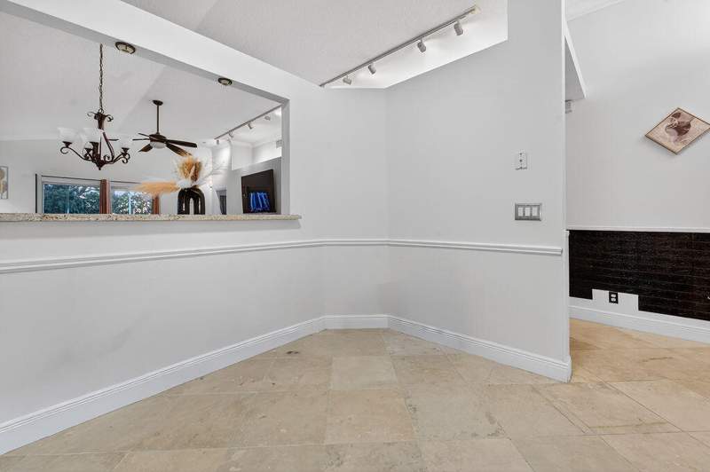 3 bedroom Single Family Residence at 8063 Via Hacienda, Woodbine Par H, Riviera Beach — photo 4
