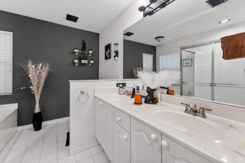 8063 Via Hacienda, Riviera Beach FL - photo 18 of 42
