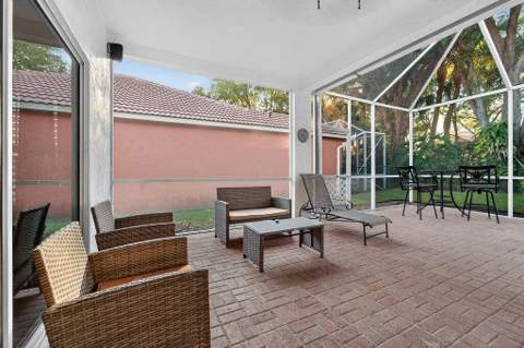 8063 Via Hacienda, Riviera Beach FL - photo 19 of 42