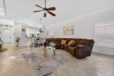 8063 Via Hacienda, Riviera Beach FL - photo 8 of 42