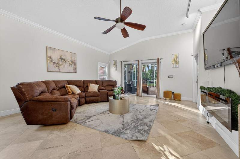 3 bedroom Single Family Residence at 8063 Via Hacienda, Woodbine Par H, Riviera Beach — photo 5