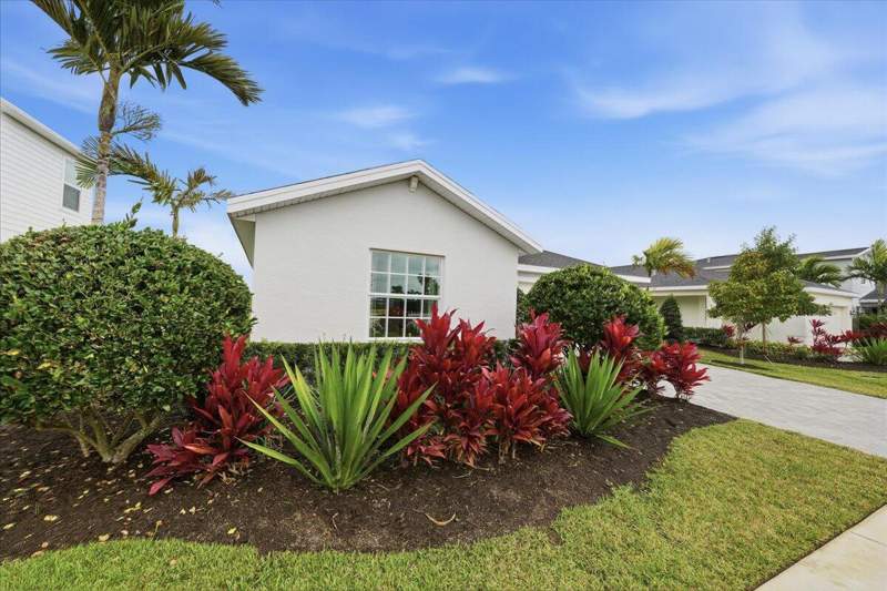 4 bedroom Single Family Residence at 6205 NW Sweetwood Drive, Ltc Ranch West Phase 1 Brystol at Wylder, Port St. Lucie — photo 2
