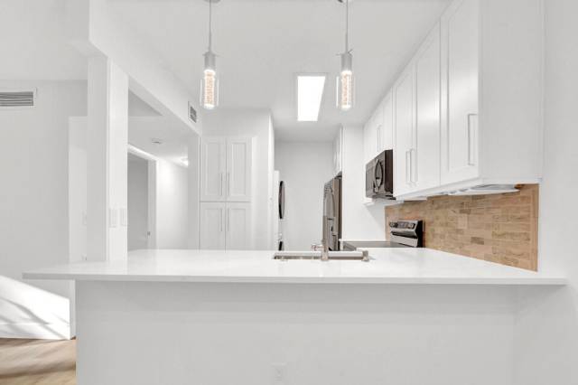 Glenbrook Condo