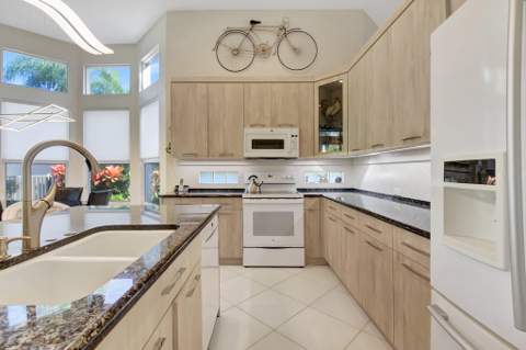 4022 Manchester Lake Drive, Lake Worth FL - photo 14 of 67