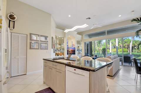 4022 Manchester Lake Drive, Lake Worth FL - photo 16 of 67