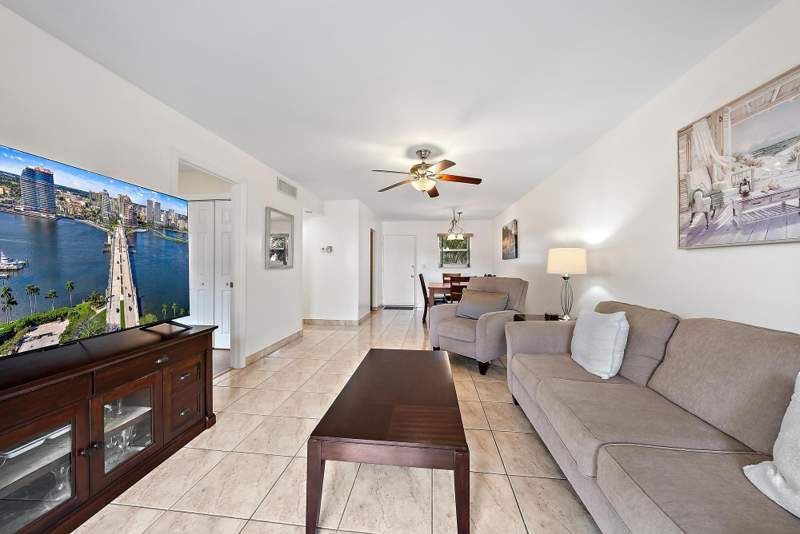 1 bedroom Condominium at 701 Lori Drive #206, Lakeside Village Condo 7, Palm Springs — photo 2