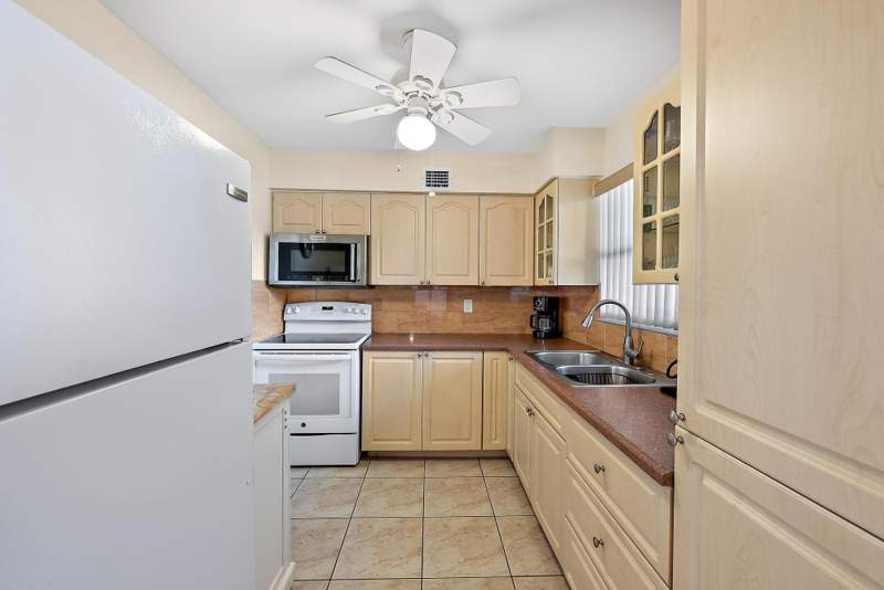 1 bedroom Condominium at 701 Lori Drive #206, Lakeside Village Condo 7, Palm Springs — photo 5