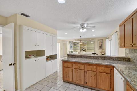 6730 Starkeys Place, Lake Worth FL - photo 14 of 43
