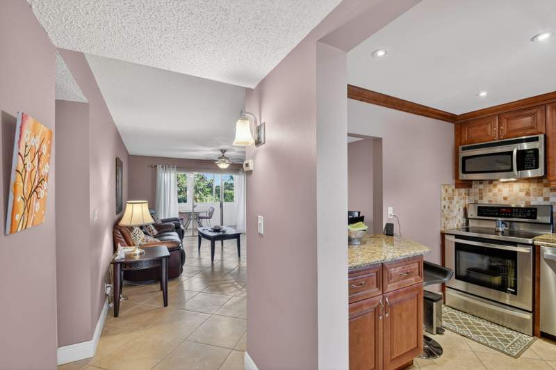 1 bedroom Condominium at 729 Lori Drive #302, Lakeside Village, Palm Springs — photo 5