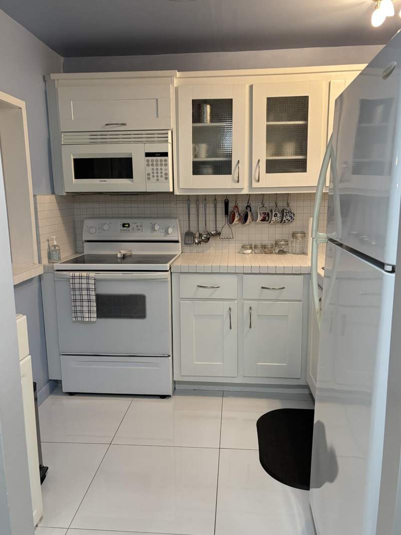 1 bedroom Condominium at 2731 N Pine Island Road #105, Sunrise Lakes 77 Condo, Sunrise — photo 5