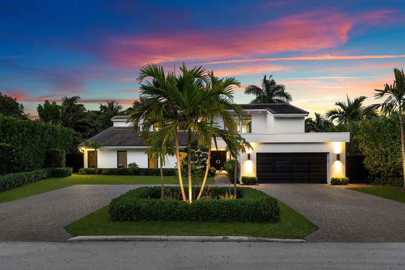 4 bedroom Single Family Residence at 229 S Maya Palm Drive, Royal Palm Yacht & Country Club, Boca Raton — photo 3