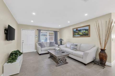 4361 NW 12th Drive, Deerfield Beach FL - photo 7 of 41