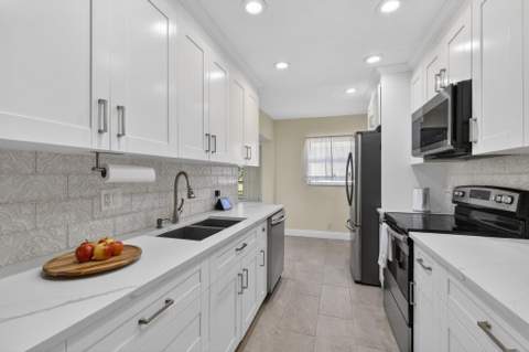 4361 NW 12th Drive, Deerfield Beach FL - photo 10 of 41
