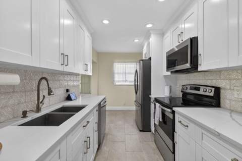 4361 NW 12th Drive, Deerfield Beach FL - photo 11 of 41