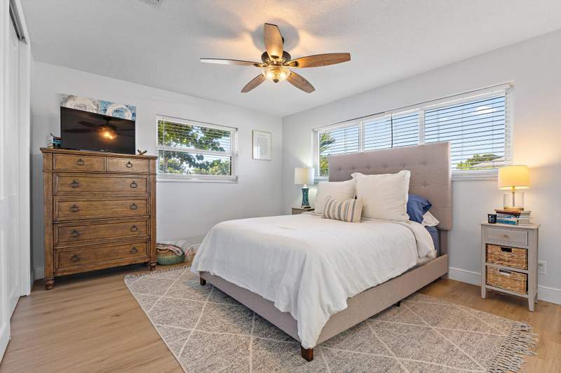 3 bedroom Single Family Residence at 1401 N Lake Court, South Lake Clarke, Lake Clarke Shores — photo 4