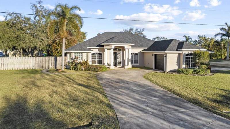 4 bedroom Single Family Residence at 2161 SW Hyacinth Street, Port St Lucie Section 31, Port St. Lucie — photo 2