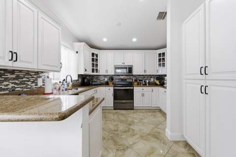340 Hammocks Trail, Greenacres FL - photo 10 of 36