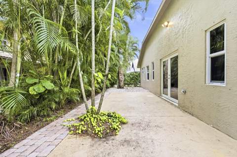 340 Hammocks Trail, Greenacres FL - photo 24 of 36
