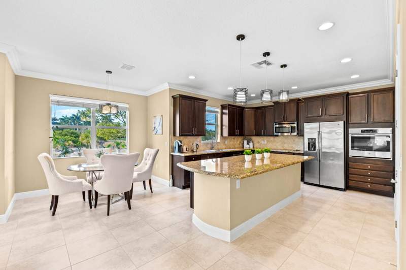 4 bedroom Single Family Residence at 2879 Bellarosa Circle, Portosol Repl No 3, Royal Palm Beach — photo 3