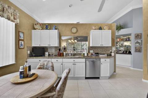 9146 Bay Point Circle, West Palm Beach FL - photo 12 of 53