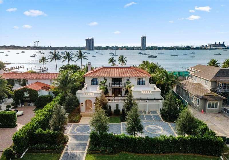 6 bedroom Single Family Residence at 1260 N Lake Way, Bello Lido, Palm Beach — photo 1
