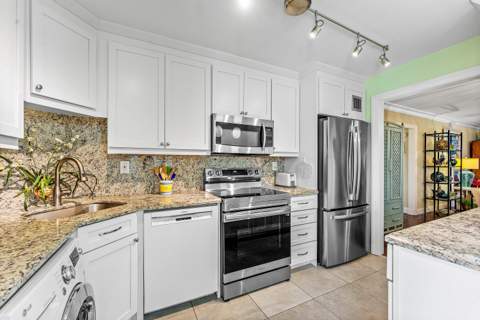800 E Camino Real #409, Boca Raton FL - photo 17 of 37
