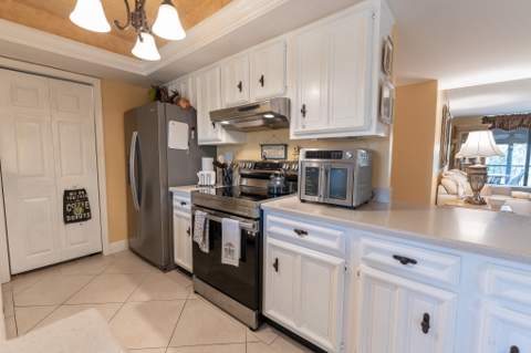 5390 Woodland Lakes Drive #201, Palm Beach Gardens FL - photo 8 of 20
