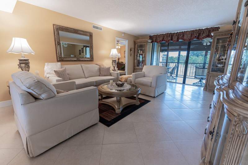 3 bedroom Condominium at 5390 Woodland Lakes Drive #201, Woodland Lakes, Palm Beach Gardens — photo 2