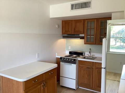 1200 Colonnades Drive #202, Fort Pierce FL - photo 9 of 27