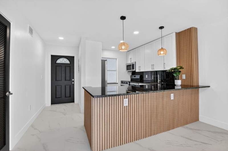 2 bedroom Condominium at 9780 Marina Boulevard #425, Sandalfoot South One Condo Pt Of Lts 12, 33 And 34, Boca Raton — photo 4