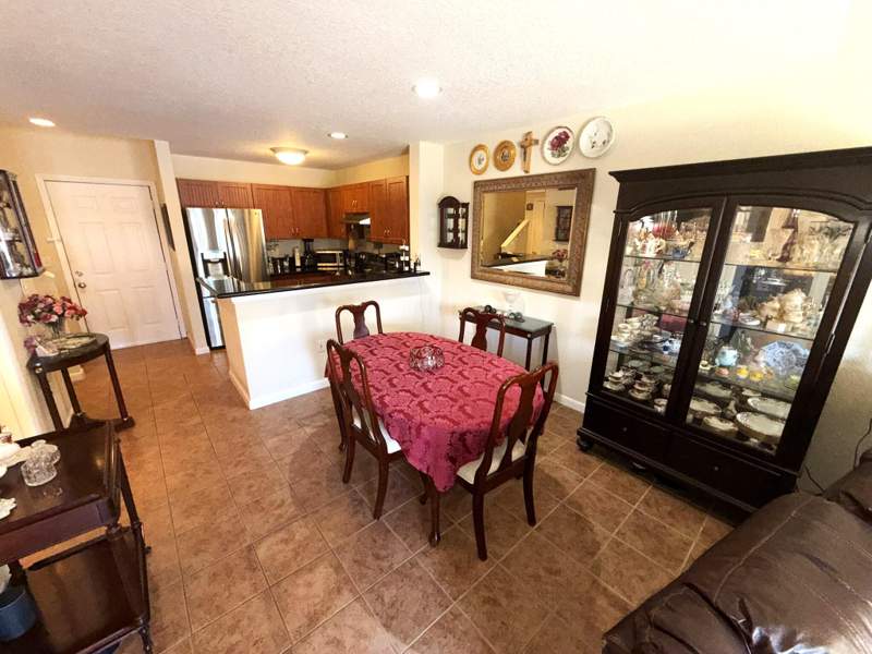 2 bedroom Townhouse at 4839 Via Palm Lakes #1106, Palm Lake Condo, West Palm Beach — photo 3