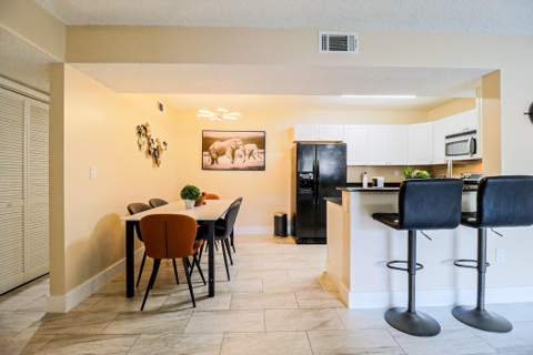 450 Palm Circle #106, Pembroke Pines FL - photo 14 of 87